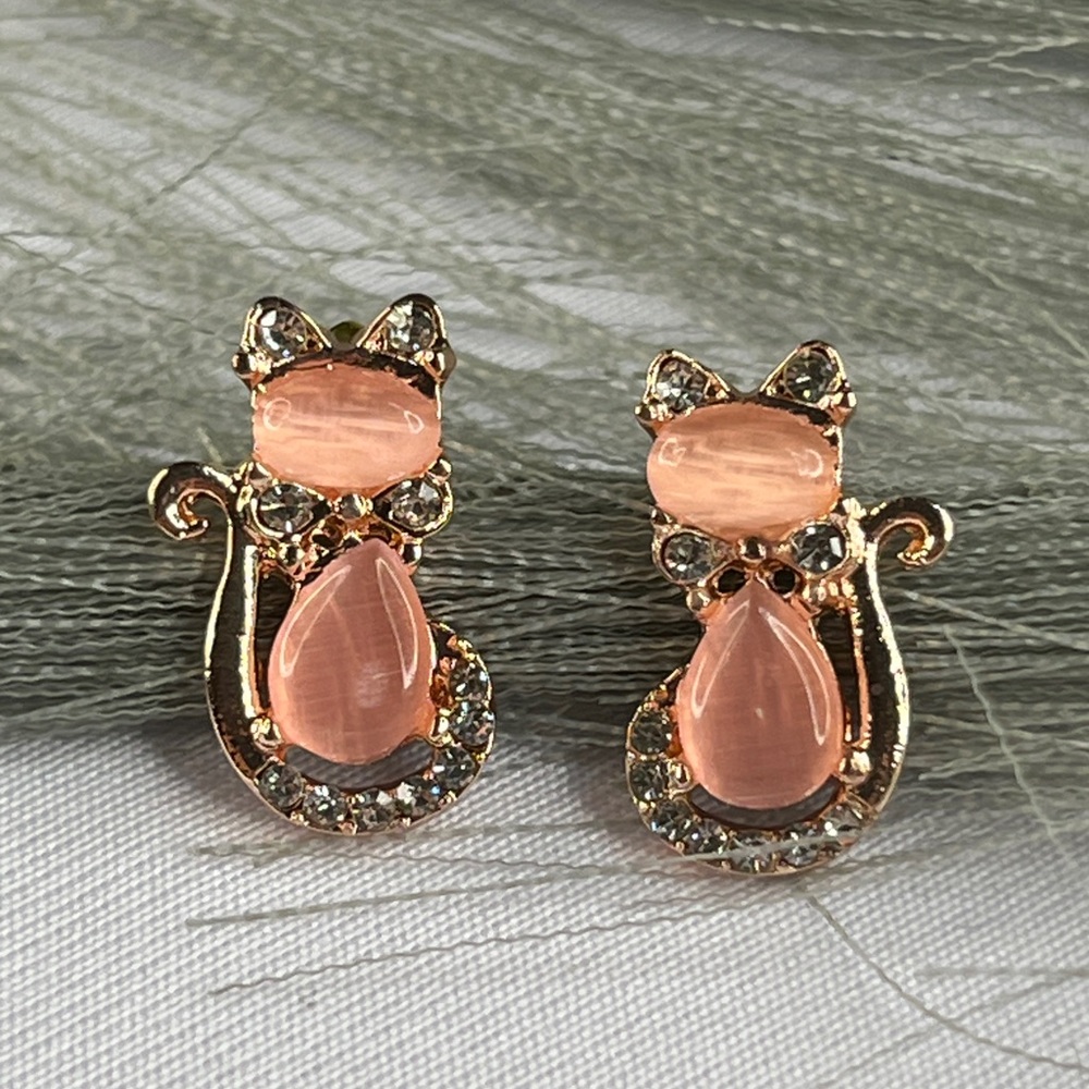 ROSE GOLD AND RHINESTONE KITTY STUD EARRINGS